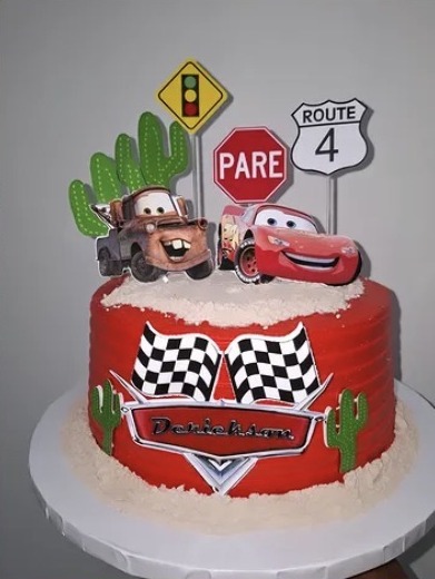 Bolo personalizado com tema à escolha